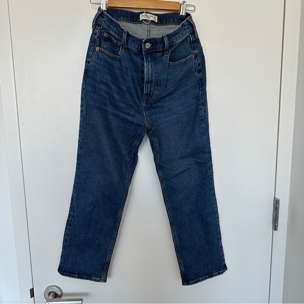 Abercrombie & Fitch Ankle Straight Ultra High Rise Size 28 Short